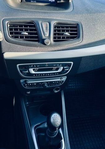 Білий Рено Флюенс, об'ємом двигуна 2 л та пробігом 189 тис. км за 7100 $, фото 8 на Automoto.ua