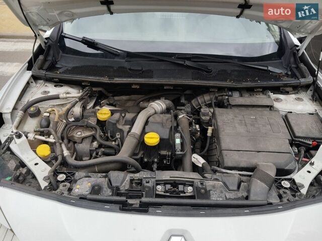 Білий Рено Флюенс, об'ємом двигуна 1.46 л та пробігом 178 тис. км за 6600 $, фото 21 на Automoto.ua