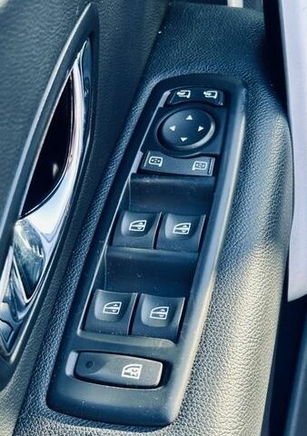 Білий Рено Флюенс, об'ємом двигуна 2 л та пробігом 189 тис. км за 7100 $, фото 6 на Automoto.ua