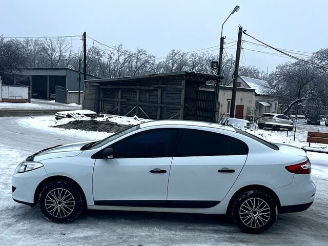 Белый Рено Флюенс, объемом двигателя 1.6 л и пробегом 29000 тыс. км за 5700 $, фото 3 на Automoto.ua