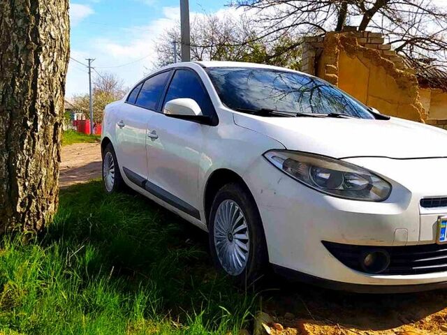 Белый Рено Флюенс, объемом двигателя 1.5 л и пробегом 250 тыс. км за 6000 $, фото 3 на Automoto.ua