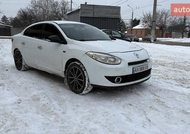 Белый Рено Флюенс, объемом двигателя 1.6 л и пробегом 260 тыс. км за 5999 $, фото 2 на Automoto.ua