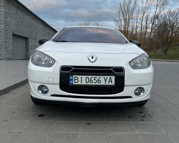 Белый Рено Флюенс, объемом двигателя 0 л и пробегом 111 тыс. км за 10000 $, фото 3 на Automoto.ua