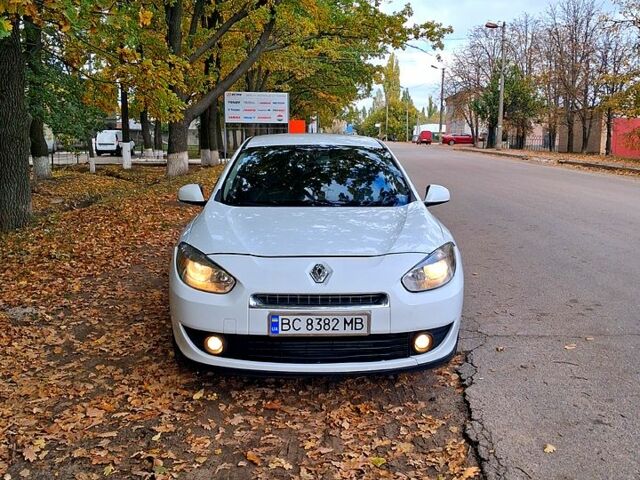 Белый Рено Флюенс, объемом двигателя 1.5 л и пробегом 390 тыс. км за 4999 $, фото 2 на Automoto.ua