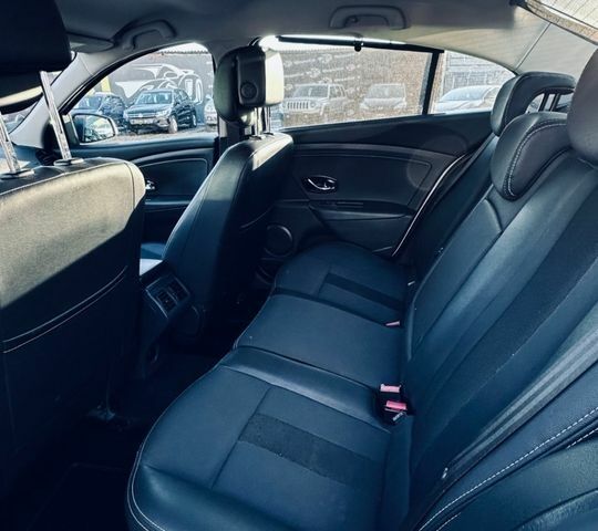 Білий Рено Флюенс, об'ємом двигуна 2 л та пробігом 189 тис. км за 6700 $, фото 7 на Automoto.ua