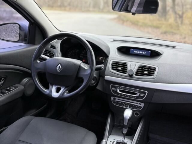 Белый Рено Флюенс, объемом двигателя 1.6 л и пробегом 170 тыс. км за 5800 $, фото 12 на Automoto.ua