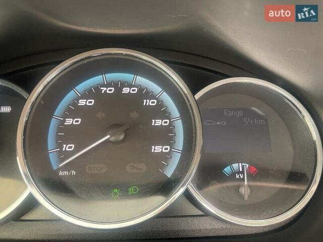 Белый Рено Флюенс, объемом двигателя 0 л и пробегом 135 тыс. км за 3900 $, фото 23 на Automoto.ua