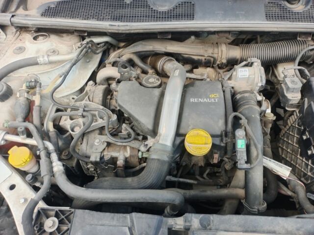 Белый Рено Флюенс, объемом двигателя 1.5 л и пробегом 270 тыс. км за 5937 $, фото 1 на Automoto.ua