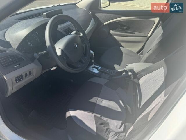 Белый Рено Флюенс, объемом двигателя 0 л и пробегом 104 тыс. км за 5000 $, фото 6 на Automoto.ua