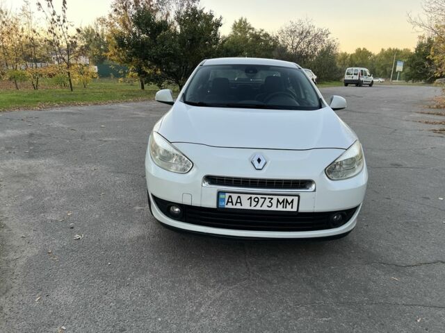 Білий Рено Флюенс, об'ємом двигуна 0 л та пробігом 230 тис. км за 5518 $, фото 1 на Automoto.ua