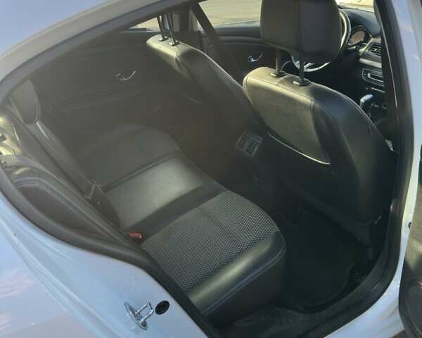 Білий Рено Флюенс, об'ємом двигуна 1.6 л та пробігом 259 тис. км за 5600 $, фото 10 на Automoto.ua