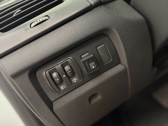 Белый Рено Флюенс, объемом двигателя 1.6 л и пробегом 170 тыс. км за 5800 $, фото 8 на Automoto.ua