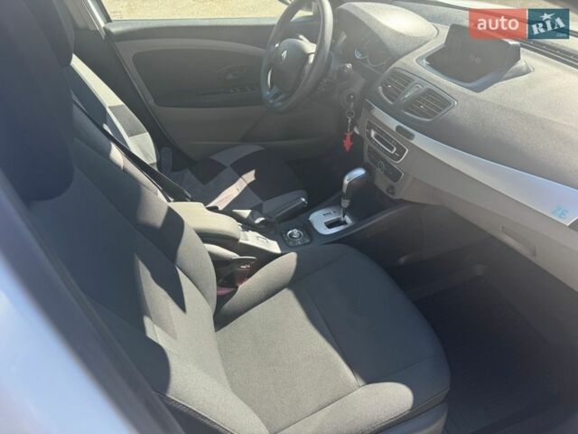 Белый Рено Флюенс, объемом двигателя 0 л и пробегом 104 тыс. км за 5000 $, фото 13 на Automoto.ua