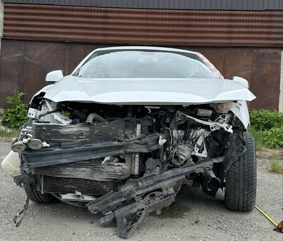 Белый Рено Флюенс, объемом двигателя 1.6 л и пробегом 140 тыс. км за 4004 $, фото 3 на Automoto.ua