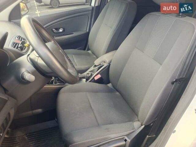 Белый Рено Флюенс, объемом двигателя 1.5 л и пробегом 270 тыс. км за 6200 $, фото 1 на Automoto.ua