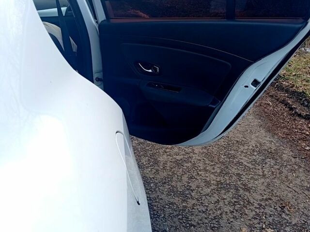 Белый Рено Флюенс, объемом двигателя 1.5 л и пробегом 28000 тыс. км за 5999 $, фото 4 на Automoto.ua