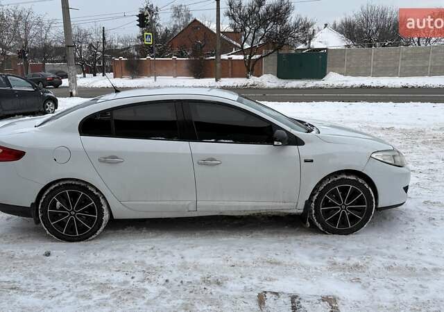 Белый Рено Флюенс, объемом двигателя 1.6 л и пробегом 260 тыс. км за 5999 $, фото 3 на Automoto.ua