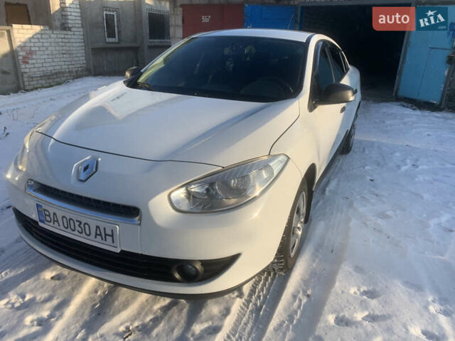 Белый Рено Флюенс, объемом двигателя 1.6 л и пробегом 167 тыс. км за 6800 $, фото 5 на Automoto.ua
