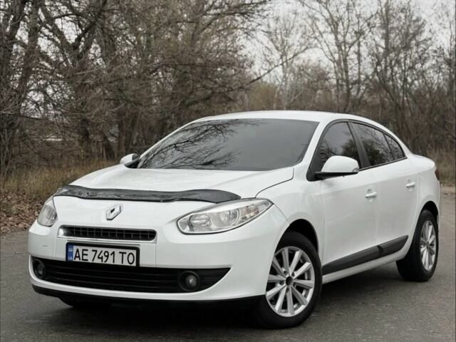 Белый Рено Флюенс, объемом двигателя 1.6 л и пробегом 170 тыс. км за 5800 $, фото 13 на Automoto.ua