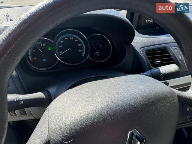 Белый Рено Флюенс, объемом двигателя 0 л и пробегом 104 тыс. км за 5000 $, фото 8 на Automoto.ua