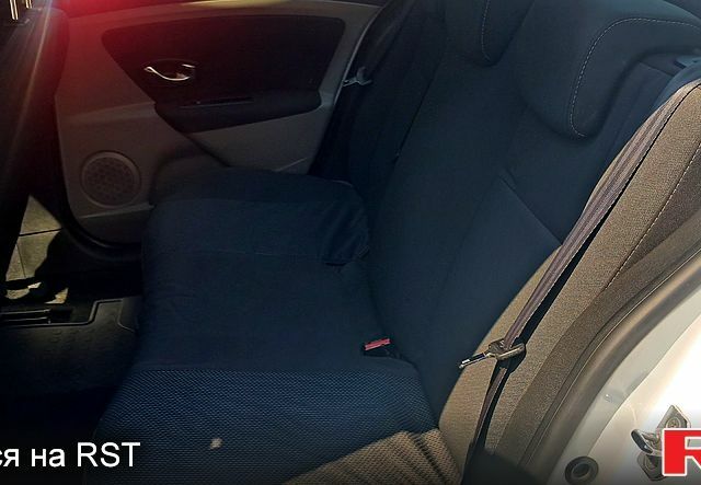 Білий Рено Флюенс, об'ємом двигуна 1.6 л та пробігом 88 тис. км за 7500 $, фото 11 на Automoto.ua