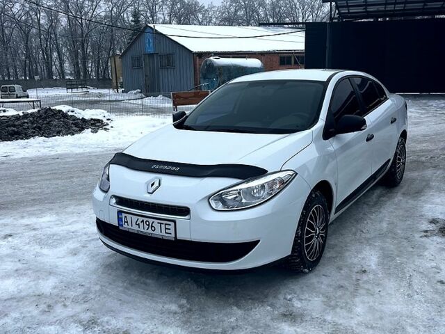 Белый Рено Флюенс, объемом двигателя 1.6 л и пробегом 29000 тыс. км за 5700 $, фото 2 на Automoto.ua