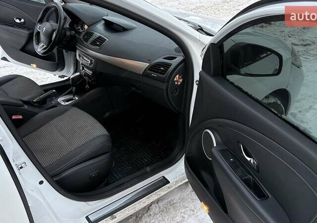 Белый Рено Флюенс, объемом двигателя 1.6 л и пробегом 260 тыс. км за 5999 $, фото 7 на Automoto.ua