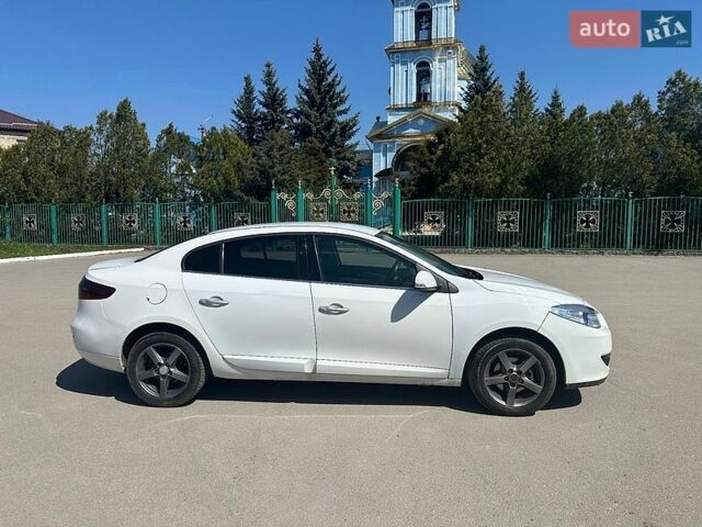 Белый Рено Флюенс, объемом двигателя 1.46 л и пробегом 286 тыс. км за 5600 $, фото 1 на Automoto.ua