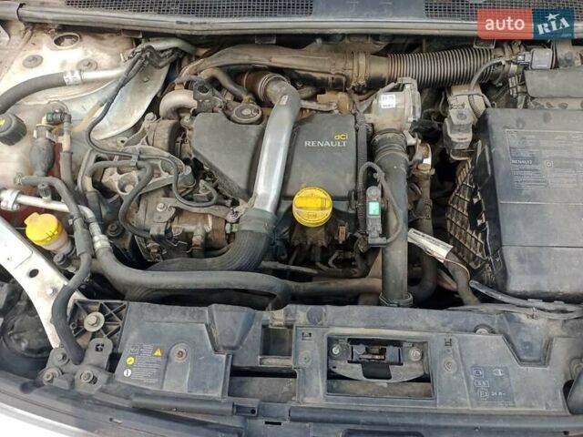 Белый Рено Флюенс, объемом двигателя 1.5 л и пробегом 270 тыс. км за 6200 $, фото 3 на Automoto.ua