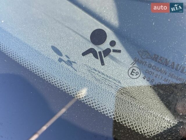 Белый Рено Флюенс, объемом двигателя 1.6 л и пробегом 260 тыс. км за 6500 $, фото 20 на Automoto.ua