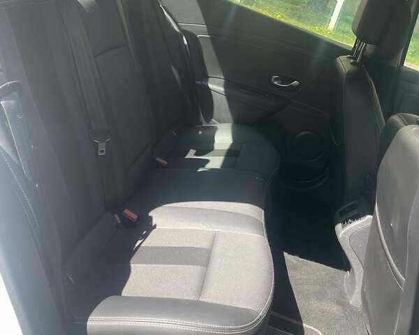 Белый Рено Флюенс, объемом двигателя 0 л и пробегом 135 тыс. км за 3900 $, фото 14 на Automoto.ua