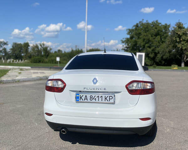 Белый Рено Флюенс, объемом двигателя 1.6 л и пробегом 258 тыс. км за 7000 $, фото 5 на Automoto.ua