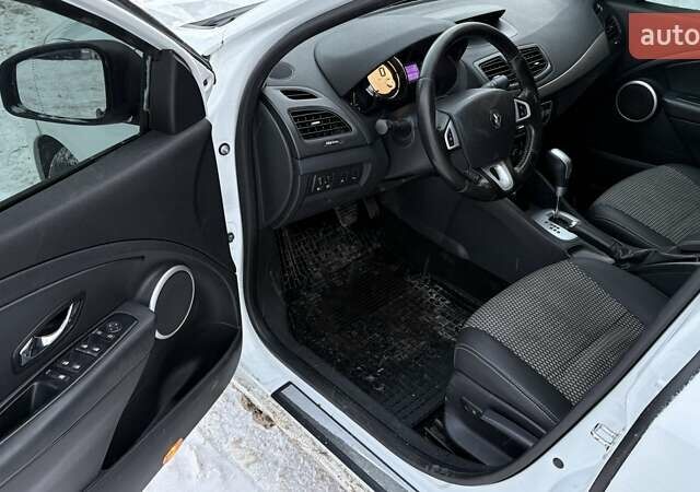 Белый Рено Флюенс, объемом двигателя 1.6 л и пробегом 260 тыс. км за 5999 $, фото 14 на Automoto.ua