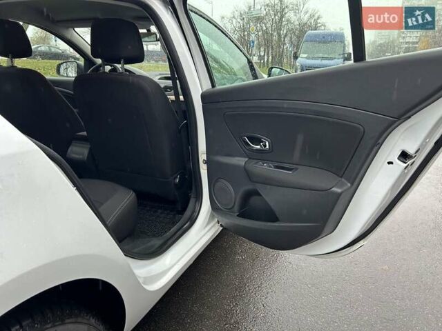 Білий Рено Флюенс, об'ємом двигуна 1.6 л та пробігом 127 тис. км за 7400 $, фото 27 на Automoto.ua