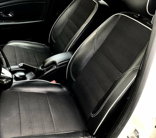 Белый Рено Флюенс, объемом двигателя 1.6 л и пробегом 160 тыс. км за 9900 $, фото 26 на Automoto.ua