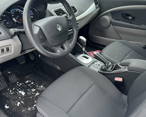 Білий Рено Флюенс, об'ємом двигуна 0 л та пробігом 47 тис. км за 2700 $, фото 5 на Automoto.ua