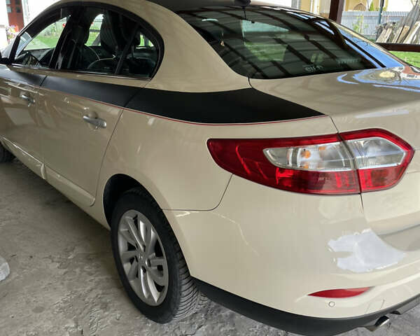 Белый Рено Флюенс, объемом двигателя 1.6 л и пробегом 160 тыс. км за 9900 $, фото 13 на Automoto.ua