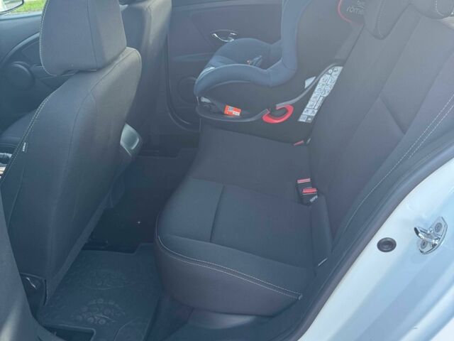 Білий Рено Флюенс, об'ємом двигуна 1.5 л та пробігом 120 тис. км за 8650 $, фото 15 на Automoto.ua