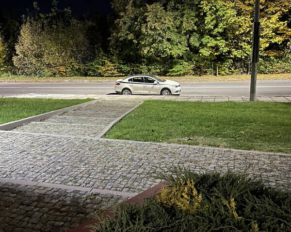 Білий Рено Флюенс, об'ємом двигуна 1.6 л та пробігом 181 тис. км за 9500 $, фото 6 на Automoto.ua