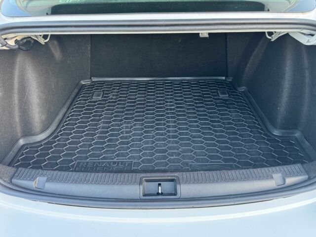 Білий Рено Флюенс, об'ємом двигуна 1.5 л та пробігом 120 тис. км за 8650 $, фото 18 на Automoto.ua