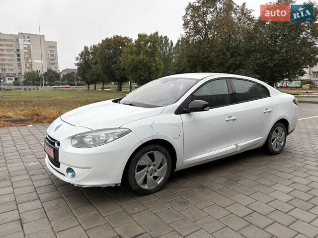 Белый Рено Флюенс, объемом двигателя 0 л и пробегом 138 тыс. км за 3300 $, фото 2 на Automoto.ua