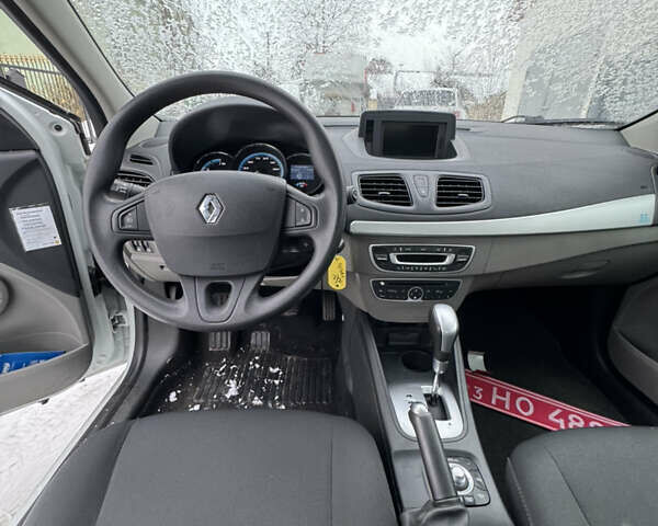 Білий Рено Флюенс, об'ємом двигуна 0 л та пробігом 47 тис. км за 2700 $, фото 11 на Automoto.ua