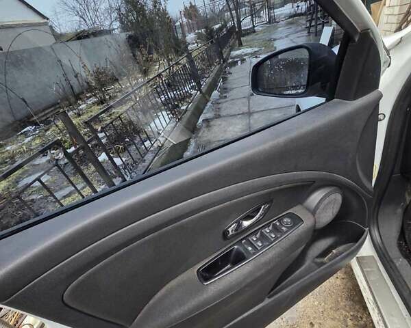 Белый Рено Флюенс, объемом двигателя 1.46 л и пробегом 143 тыс. км за 8500 $, фото 5 на Automoto.ua