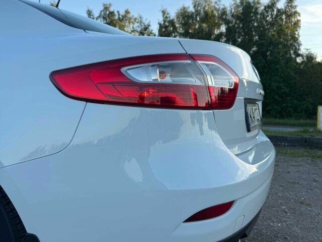 Білий Рено Флюенс, об'ємом двигуна 1.5 л та пробігом 120 тис. км за 8650 $, фото 8 на Automoto.ua