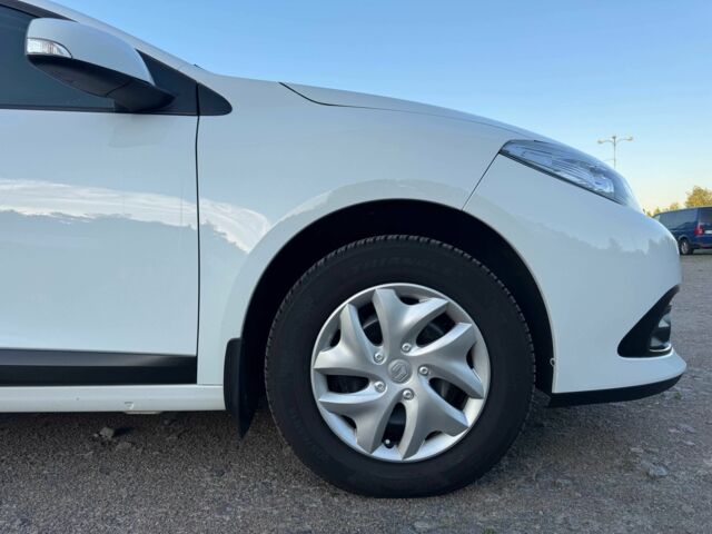 Білий Рено Флюенс, об'ємом двигуна 1.5 л та пробігом 120 тис. км за 8650 $, фото 6 на Automoto.ua