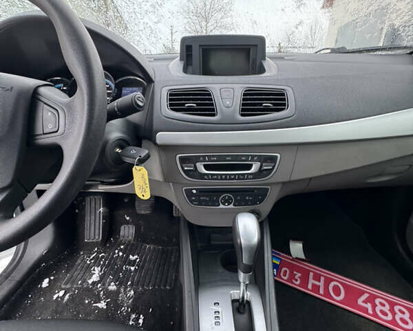 Білий Рено Флюенс, об'ємом двигуна 0 л та пробігом 47 тис. км за 2700 $, фото 12 на Automoto.ua