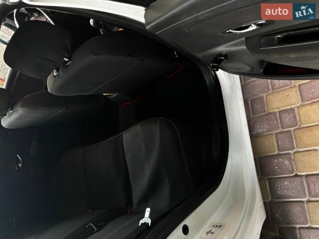 Білий Рено Флюенс, об'ємом двигуна 1.6 л та пробігом 220 тис. км за 6900 $, фото 2 на Automoto.ua