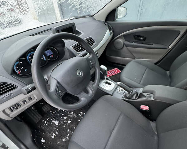 Білий Рено Флюенс, об'ємом двигуна 0 л та пробігом 47 тис. км за 2700 $, фото 8 на Automoto.ua