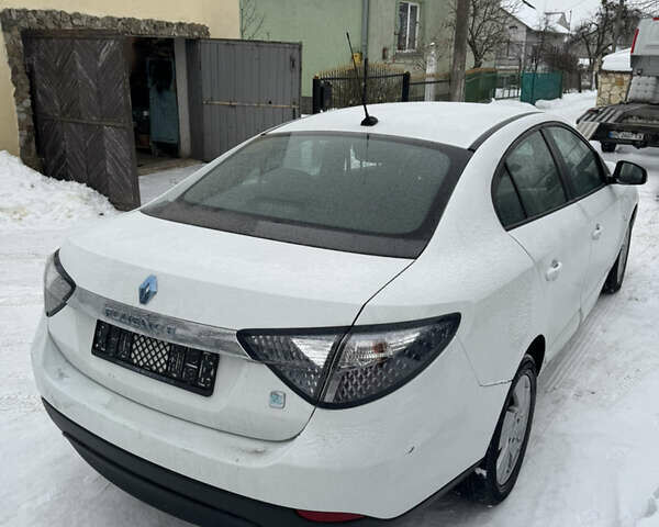 Білий Рено Флюенс, об'ємом двигуна 0 л та пробігом 47 тис. км за 2700 $, фото 4 на Automoto.ua