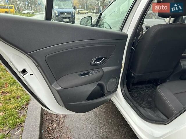 Білий Рено Флюенс, об'ємом двигуна 1.6 л та пробігом 127 тис. км за 7400 $, фото 8 на Automoto.ua